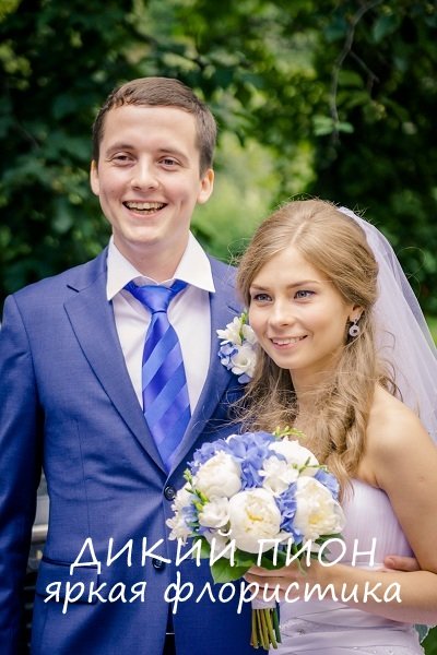 Оформление свадьбы Галины и Сергея было сделано исключительно в белом-голубом цвете. Букет невесты и бутоньерка выполнены соответственно концепции свадьбы.