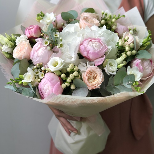 Букет цветов с днем рождения и других особых случаев жизни - на  Новокузнецкой